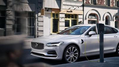 Volvo S90 T8 Electric Car