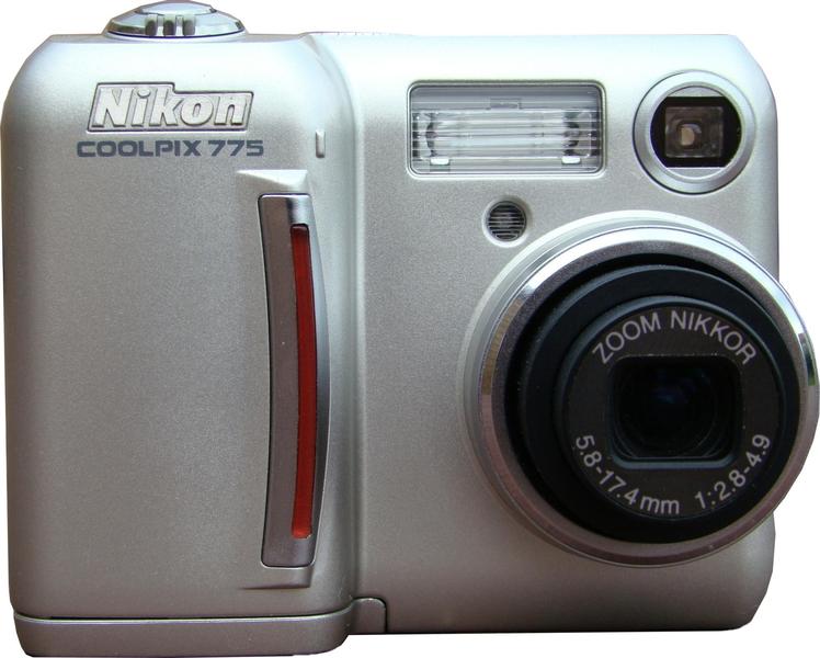Nikon Coolpix 775 front